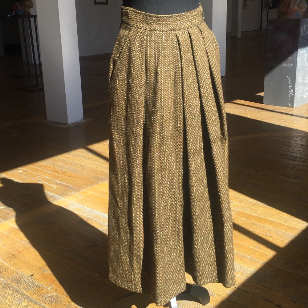 1970s Olive with gold thread tweed pleated midi skirt
